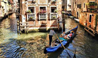 Private Tour: Venice Gondola Ride with Serenade